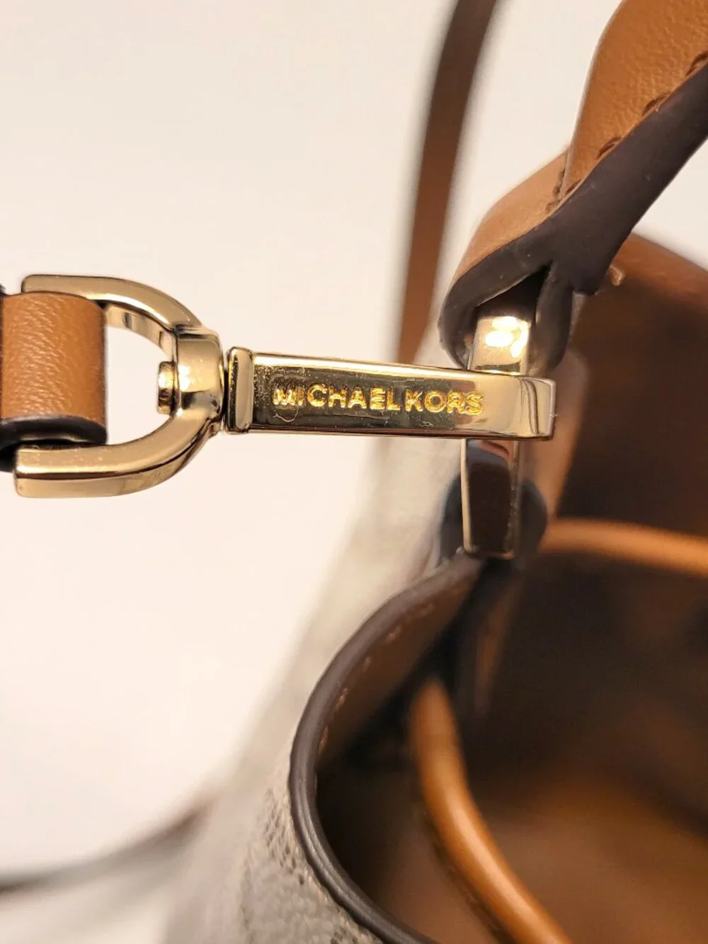 Michael Kors Suri Small Bucket Crossbody Bag